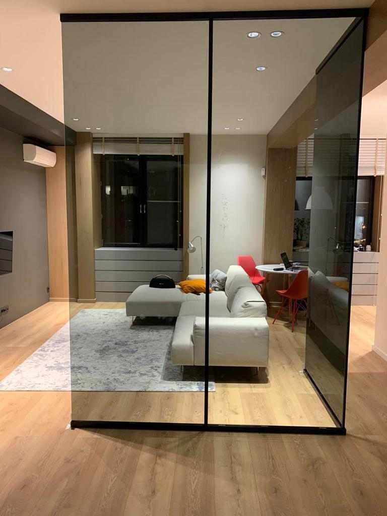 Бескаркасная перегородка	