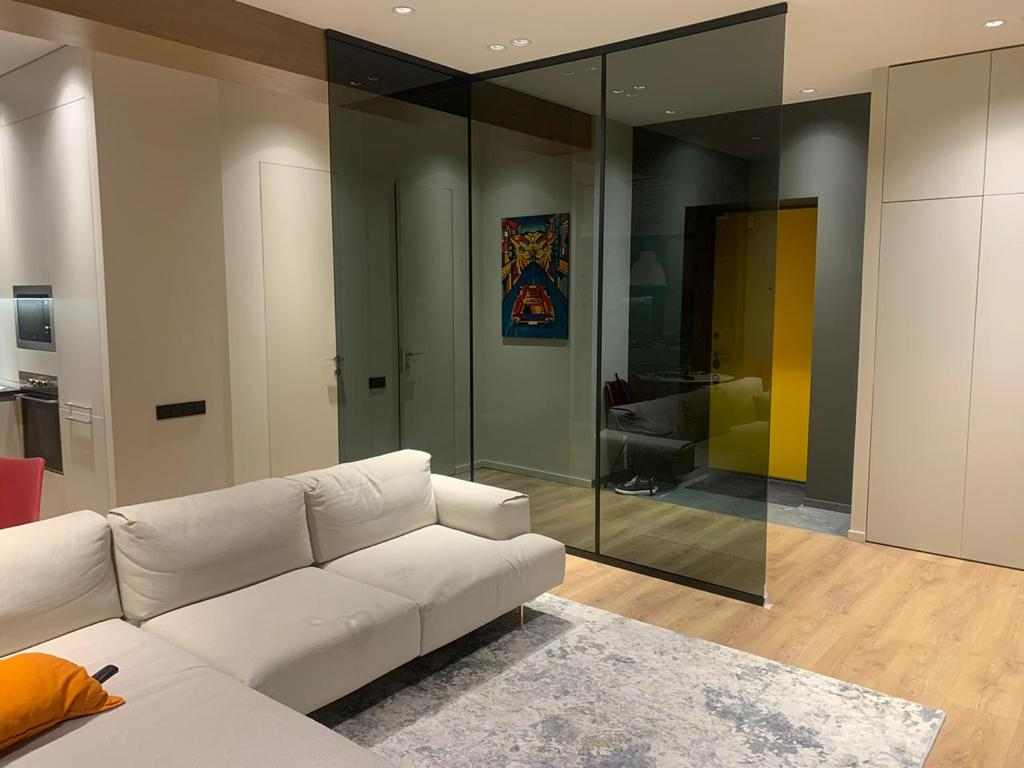 Бескаркасная перегородка	